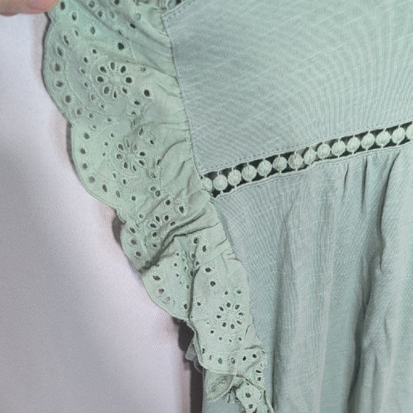 Chic Green Lace Trim Blouse - Picture 5 of 6